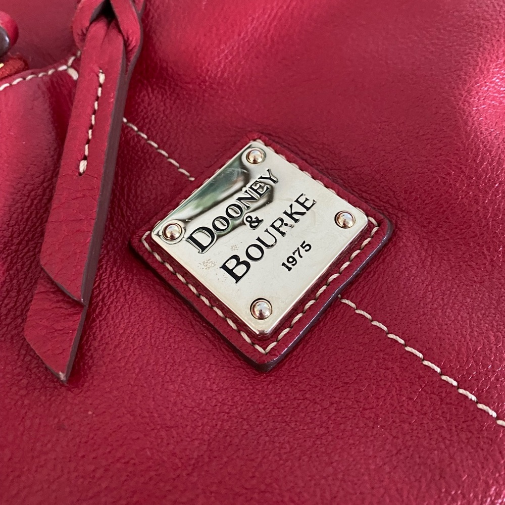 Stunning Dooney & Bourke Dillen Bag, Large